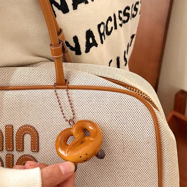 心水好物 仿真食玩面包心甜美百搭挂 树脂 挂件 男女同款情侣款