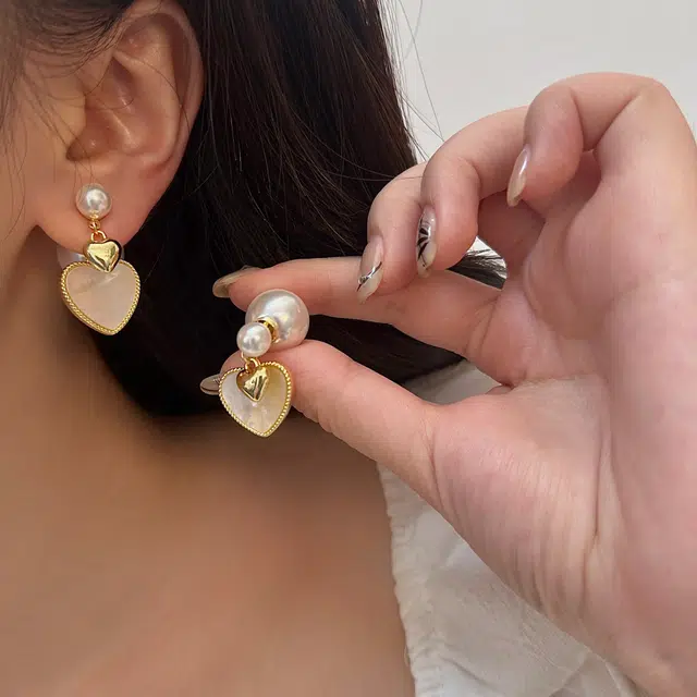中藏 法式爱心白贝母小众设计珍珠级女耳饰感清新甜美精致耳钉个性简约百搭轻奢优雅气质日常通勤 铜镀真金 耳环 女款