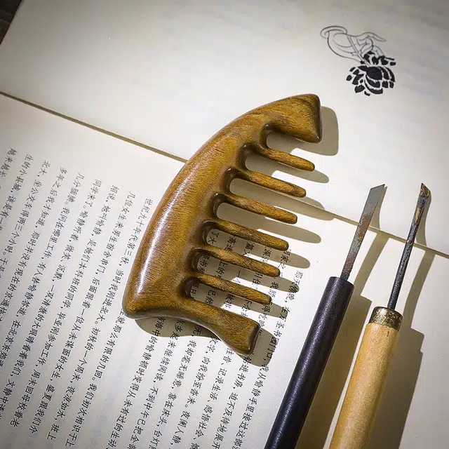 中藏 角梳按摩梳国潮复古新中式便携多功能头疗保养梳头头部经络按摩按摩头皮 檀木 梳子 男女同款情侣款 绿檀