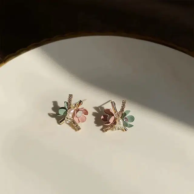 中藏 立体撞色花朵精致镶钻个性文艺甜美个性气质简约气质 珍珠 耳钉 女款