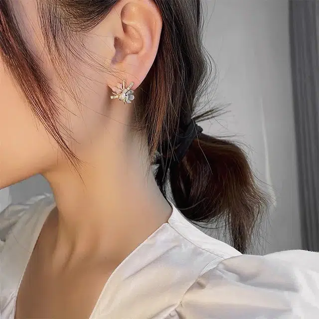 中藏 立体撞色花朵精致镶钻个性文艺甜美个性气质简约气质 珍珠 耳钉 女款