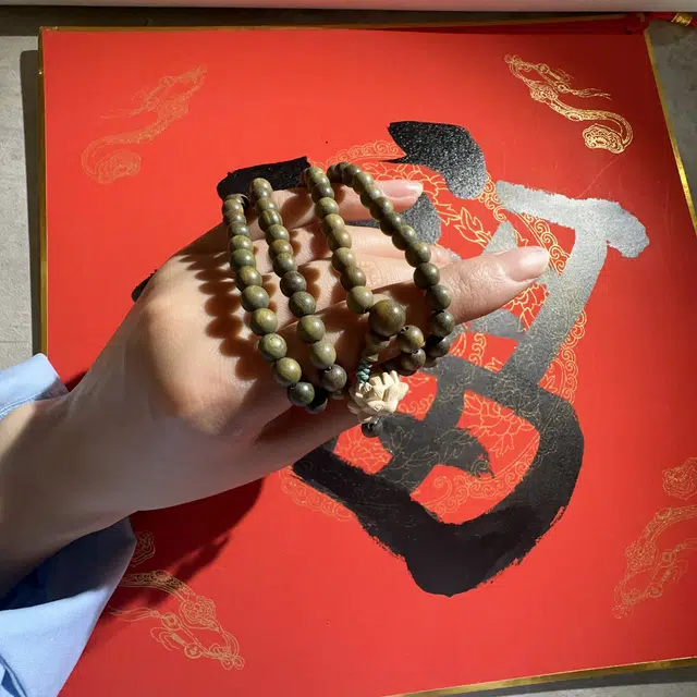 中藏 新中式古风名族风 木质清香精品阿根廷绿檀多圈圈叠戴手链 文玩精雕花式手链 手串 木质 木作手串 男女同款情侣款 绿檀