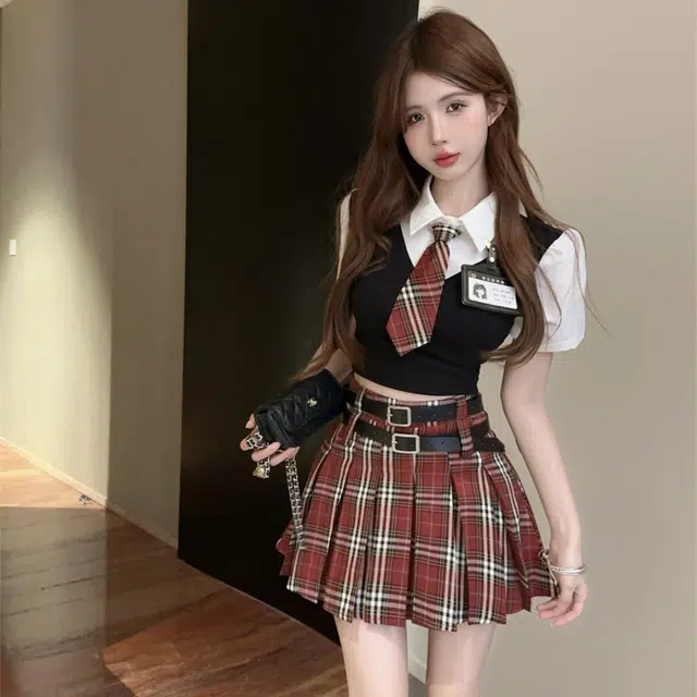 果瑱 复古学院风小众设计感假两件短袖上衣高腰半身百褶裙裙装套装 女款