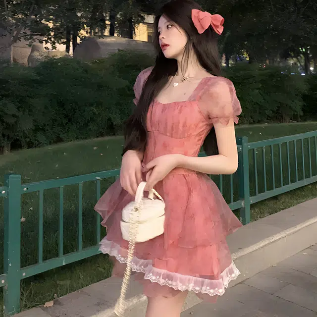 果瑱 乖乖女穿搭甜美少女极简主义小镇姗姗洛甜玫瑰梦幻显白收腰显瘦泡泡袖碎花短裙蓬蓬裙短袖连衣裙 女款