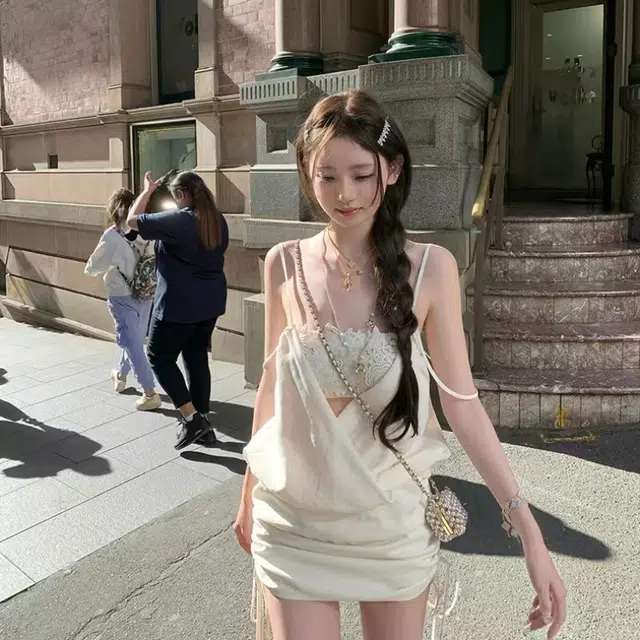 果瑱 时尚舒适性感辣妹风百搭简约性感镂空立体绣花系绳抽褶修身显瘦舒适透气气质优雅高级设计感镂空吊带连衣裙 女款