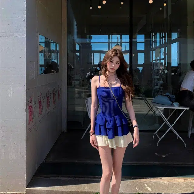 果瑱 法式辣妹风穿搭气质优雅克莱因蓝甜美少女温柔风小众拼接撞色收腰修身设计感简约时尚百搭吊带连衣裙 女款