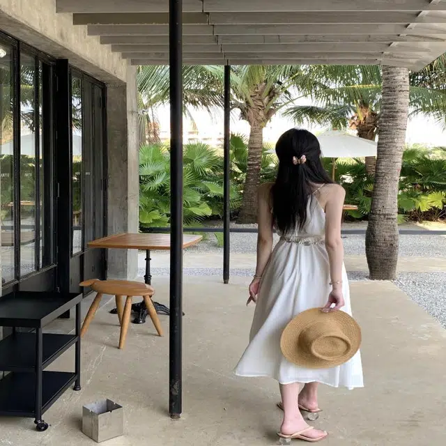 果瑱 法式高级感性感辣妹穿搭镂空挂脖海边度假穿搭优雅文艺风氛围感无袖连衣裙 女款