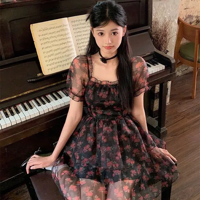 果瑱 法式高级感性感辣妹穿搭碎花方领木耳边泡泡袖设计后背蝴蝶结公主风蓬蓬裙短款短袖连衣裙 女款