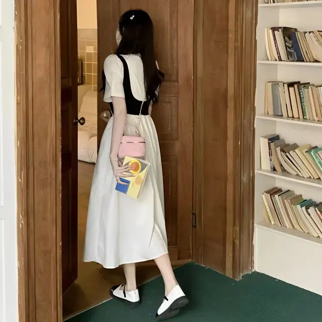 果瑱 甜美少女小众设计高级感泡泡袖拼接假两件圆领收腰显瘦合身简约风格短袖连衣裙 女款