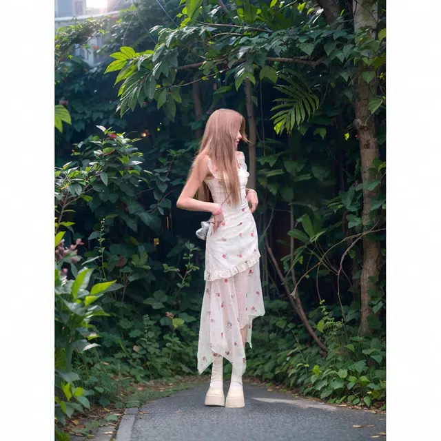 果瑱 温柔收腰不规则设计碎花甜美初恋小个子夏日海边沙滩度假气质小香风超仙初恋茶歇收腰显瘦吊带连衣裙 女款