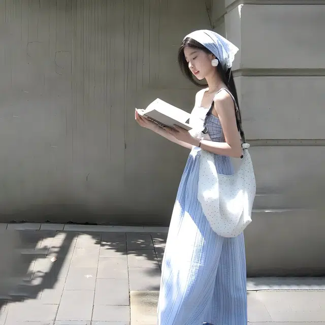 果瑱 乖乖女穿搭甜美少女极简主义优雅法式清新田园风格纹蕾丝装饰收腰设计显高显白休闲度假风吊带连衣裙 女款