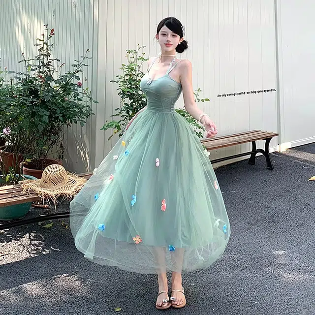 果瑱 度假风氛围感网纱挂脖法式风格优雅气质修身性感精致高端名媛时尚温柔风小众设计感吊带连衣裙 女款