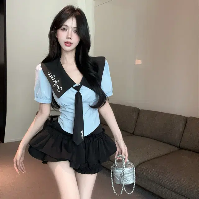 果瑱 日系甜美学院风小众设计感修身短袖上衣高腰简约舒适短裙裙装套装 女款