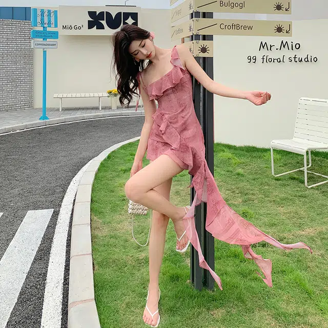 果瑱 法式高级感性感辣妹穿搭人鱼姬荷叶边飘带不规则设计小众飘逸出片吊带连衣裙 女款