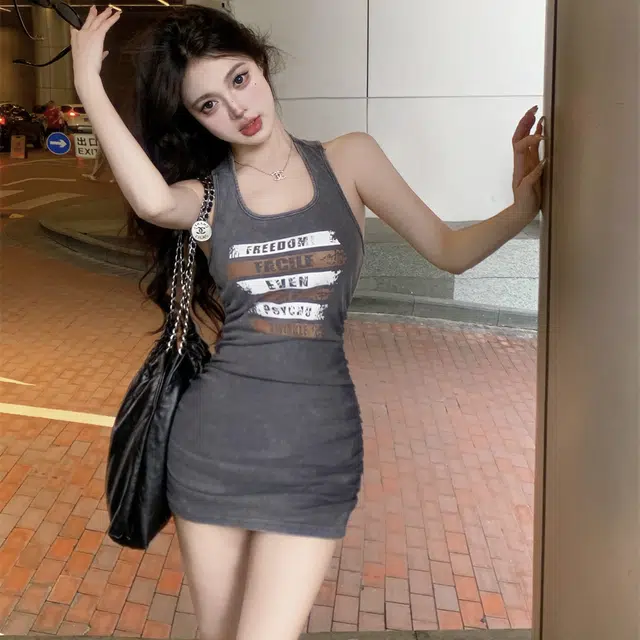 果瑱 性感辣妹美式印花别致撞色字母气质抽绳收腰显瘦休闲百搭吊带紧身包臀短裙千金风质感穿搭复古风格修身显瘦百搭无袖连衣裙 女款