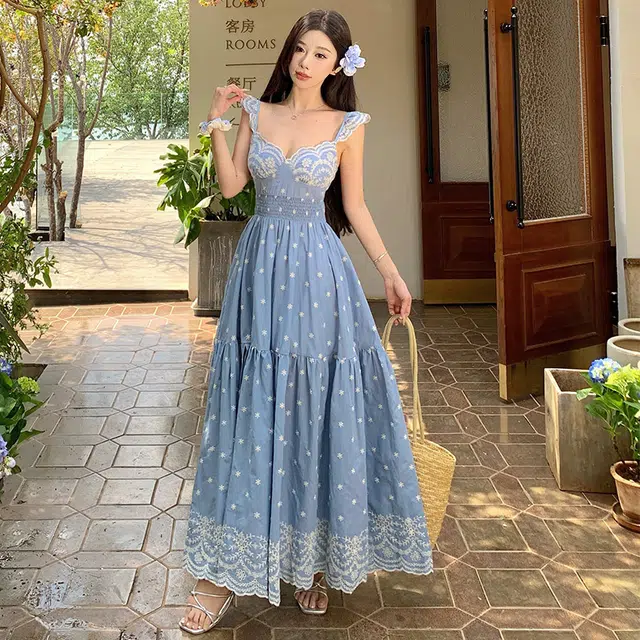 果瑱 法式别致优雅高级感小清新花边大裙摆刺绣长款绝美吊带连衣裙 女款