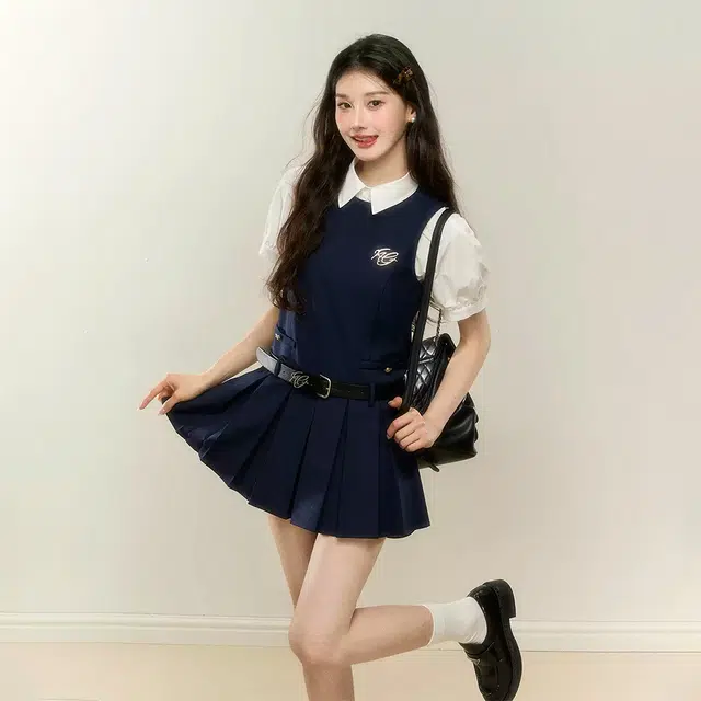 果瑱 学院风韩系美式复古时高级设计感小众氛围感百搭白色收腰衬衫短袖上衣无袖百褶裙两件套裙装套装 女款