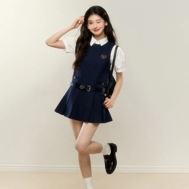果瑱 学院风韩系美式复古时高级设计感小众氛围感百搭白色收腰衬衫短袖上衣无袖百褶裙两件套裙装套装 女款