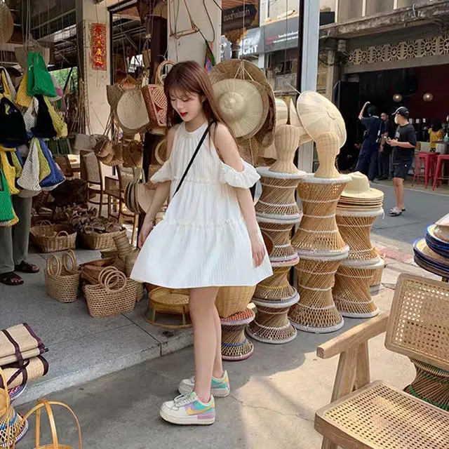 果瑱 穿搭甜美少女露肩海边氛围感拍照设计感裙子极简主义日常通勤时尚舒适迷人大方短袖连衣裙 女款