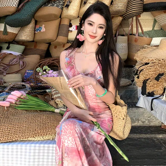 果瑱 法式少女心随性优雅甜美夏季旅游海岛度假穿搭独特画报印花荷叶边修身显瘦减龄显高碎花长裙吊带连衣裙 女款