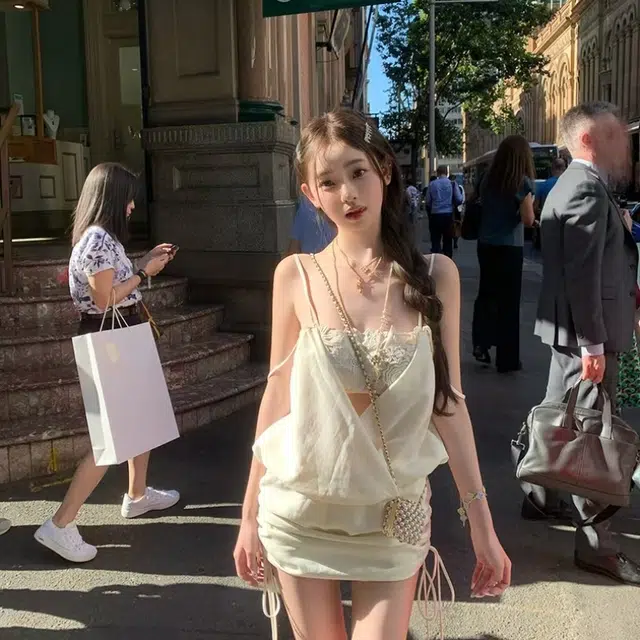 果瑱 时尚舒适性感辣妹风百搭简约性感镂空立体绣花系绳抽褶修身显瘦舒适透气气质优雅高级设计感镂空吊带连衣裙 女款