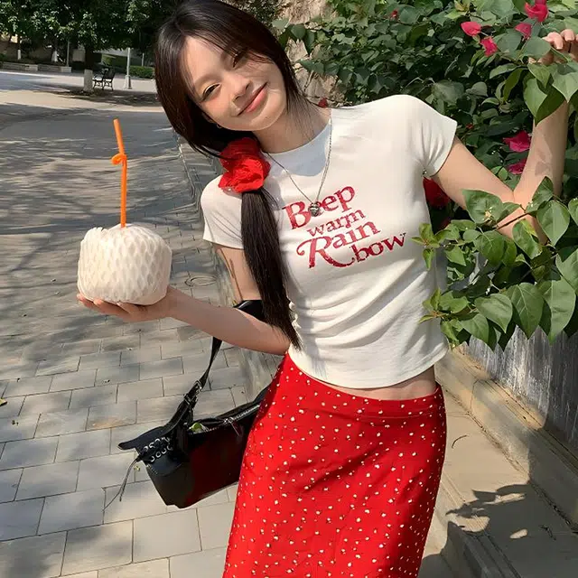 果瑱 圆领修身字母高级设计感上衣休闲短袖辣妹碎花包臀裙度假风高开叉不规则设计潮流简约时尚独特小众裙装套装 女款