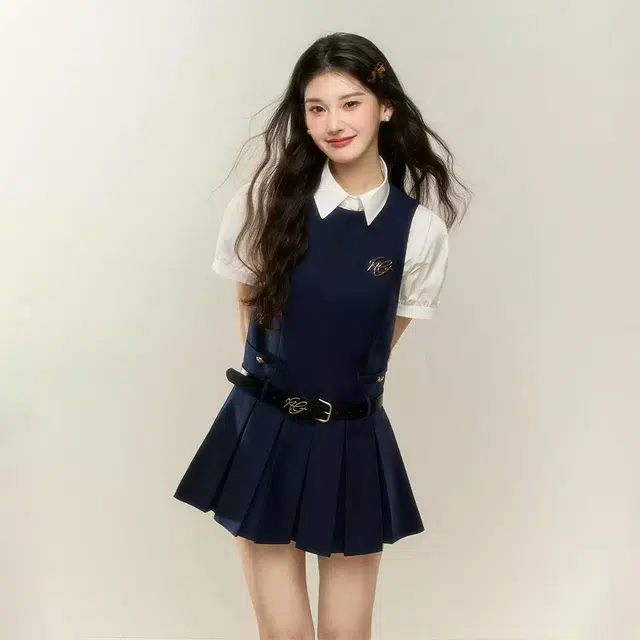 果瑱 学院风韩系美式复古时高级设计感小众氛围感百搭白色收腰衬衫短袖上衣无袖百褶裙两件套裙装套装 女款