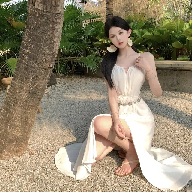 果瑱 法式高级感性感辣妹穿搭镂空挂脖海边度假穿搭优雅文艺风氛围感无袖连衣裙 女款