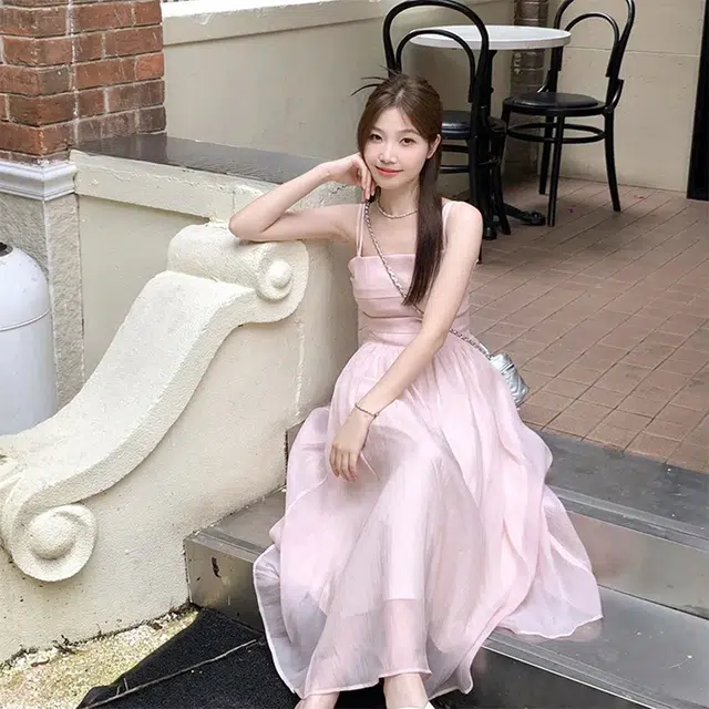 果瑱 法式复古优雅气质修身性感精致高端名媛时尚慵懒海边度假风浪漫仙女抹胸收腰修身显瘦垂感网纱粉色长裙子吊带连衣裙 女款