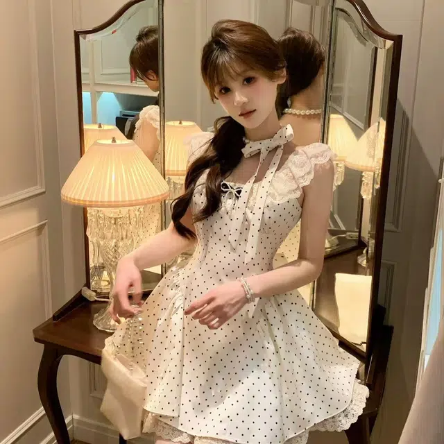 果瑱 韩系法式复古修身气质优雅吊带连衣裙 女款