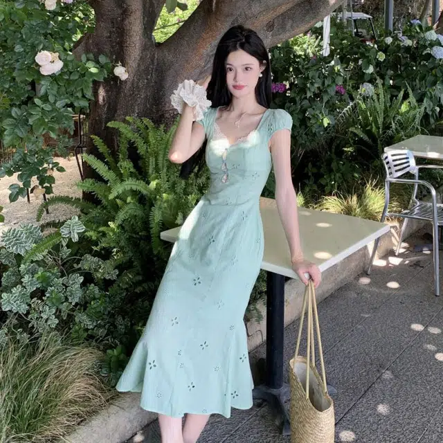 果瑱 法式高级感高端精致度假温柔气质茶歇修身泡泡袖镂空初恋鱼尾优雅小心机性感长款短袖连衣裙 女款
