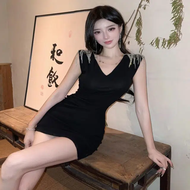 果瑱 法式气质时尚高级感镶钻包臀千金风质感穿搭性感辣妹极简主义海岛度假穿搭优雅洋气无袖连衣裙 女款