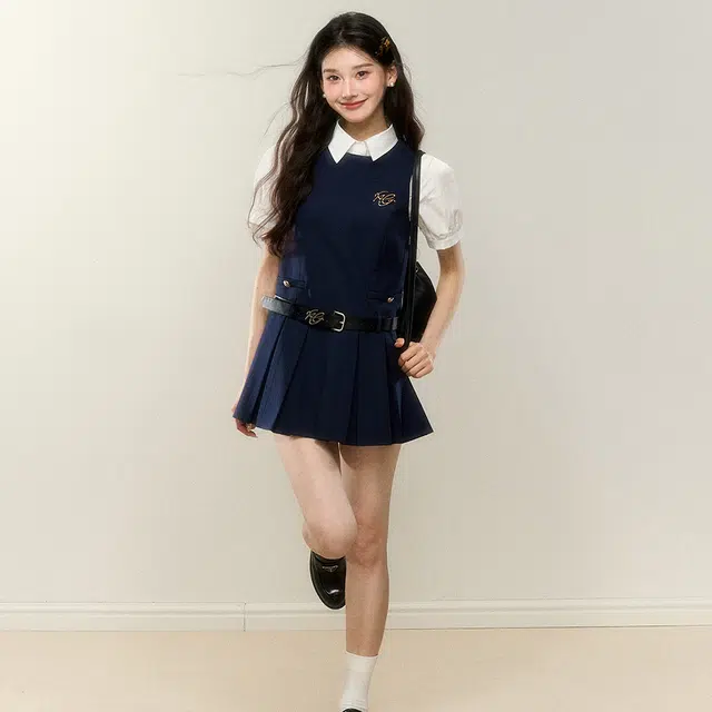 果瑱 学院风韩系美式复古时高级设计感小众氛围感百搭白色收腰衬衫短袖上衣无袖百褶裙两件套裙装套装 女款