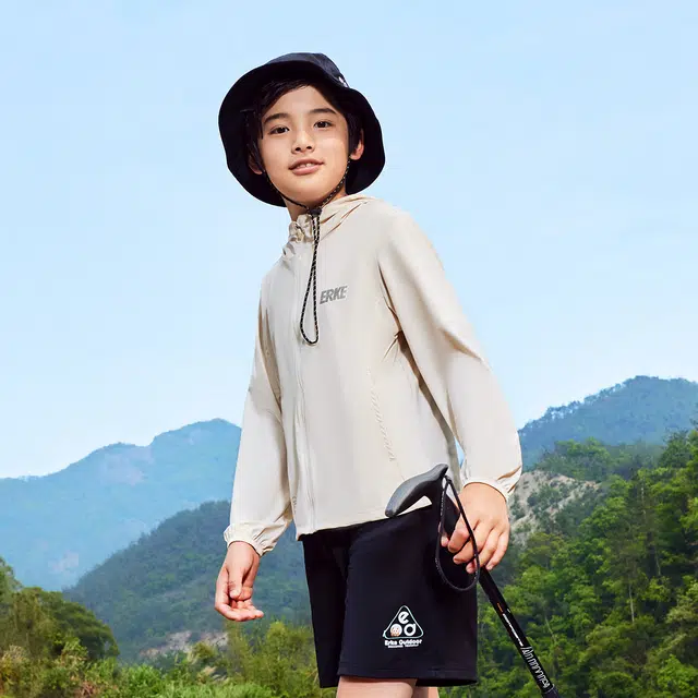 儿童款 鸿星尔克儿童 纯色拉链连帽长袖防晒服 山巩白