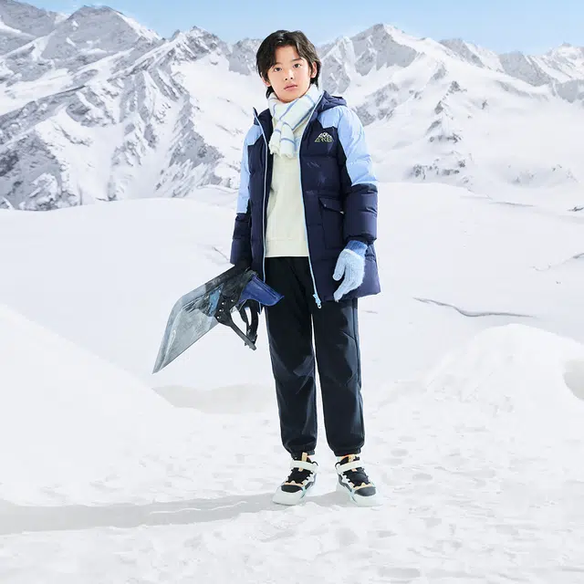 鸿星尔克儿童 保暖连帽舒适柔软羽绒服 蓝黑色 青少年