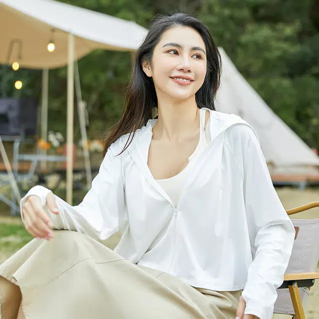 美力城 纯色薄款简约宽松休闲皮肤衣凉感透气宽松海边户外短款拉链连帽长袖防晒服 女款