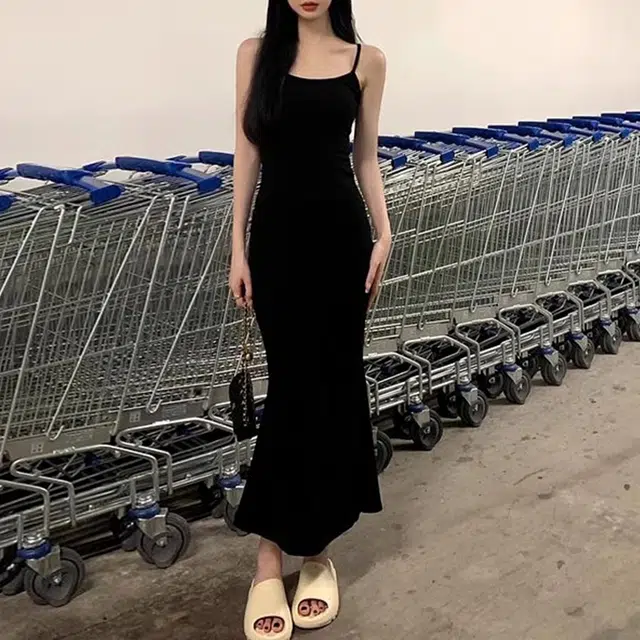 美力城 美式性感纯欲修身收腰包臀无袖裙子纯色显气质吊带连衣裙 女款