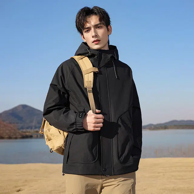 美力城 山系户外三防连帽抽绳高级感工装登山骑行百搭休闲夹克外套 男款