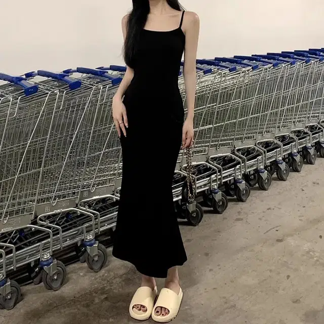 美力城 美式性感纯欲修身收腰包臀无袖裙子纯色显气质吊带连衣裙 女款