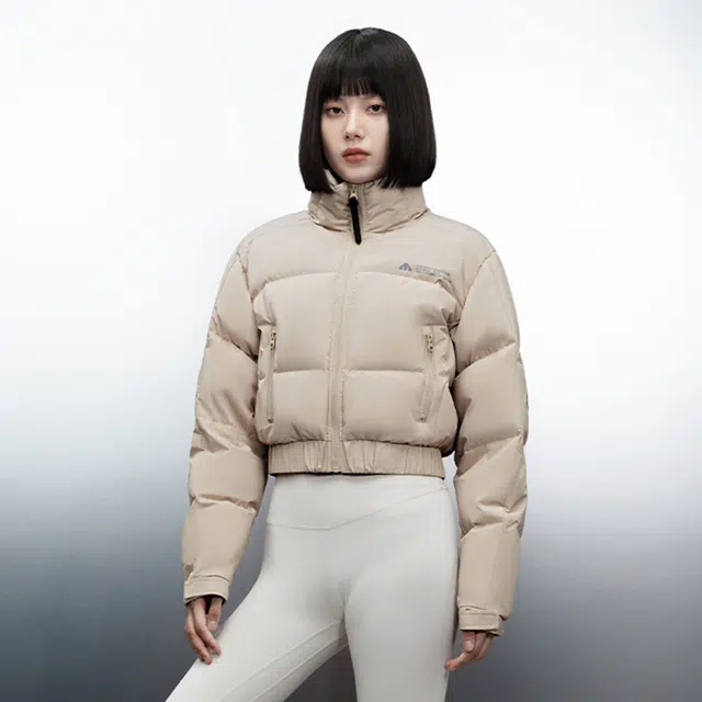 美力城 时尚潮流轻暖短款立领三防面料白鹅绒外套设计感高级感舒适百搭休闲长袖保暖锁温秋冬羽绒服 女款