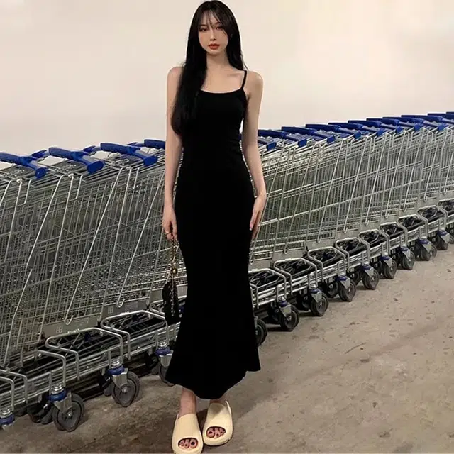 美力城 美式性感纯欲修身收腰包臀无袖裙子纯色显气质吊带连衣裙 女款