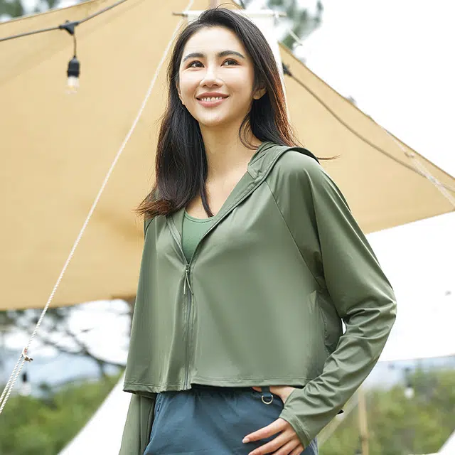 美力城 纯色薄款简约宽松休闲皮肤衣凉感透气宽松海边户外短款拉链连帽长袖防晒服 女款