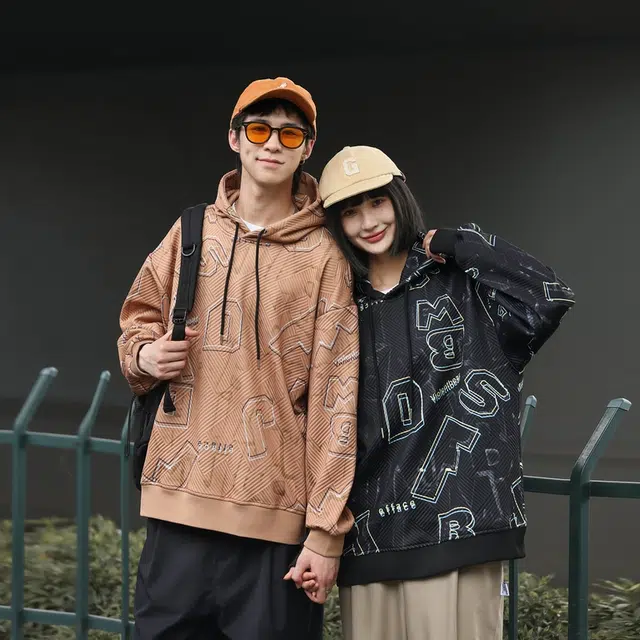 美力城 趣味镂空字母印花宽松套头长袖圆领连帽卫衣 男女同款