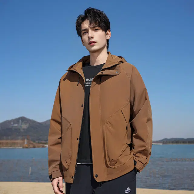 美力城 山系户外三防连帽抽绳高级感工装登山骑行百搭休闲夹克外套 男款