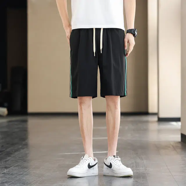美力城 冰丝宽松侧边撞色拼接条纹速干透气篮球运动五分系带休闲短裤 男款