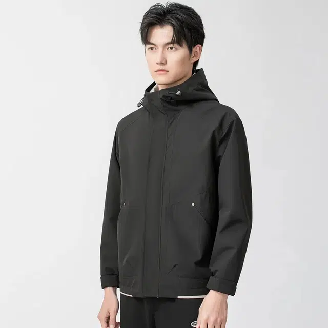美力城 简约纯色连帽单排扣拉链外套休闲宽松山系防风防水保暖风衣 男款