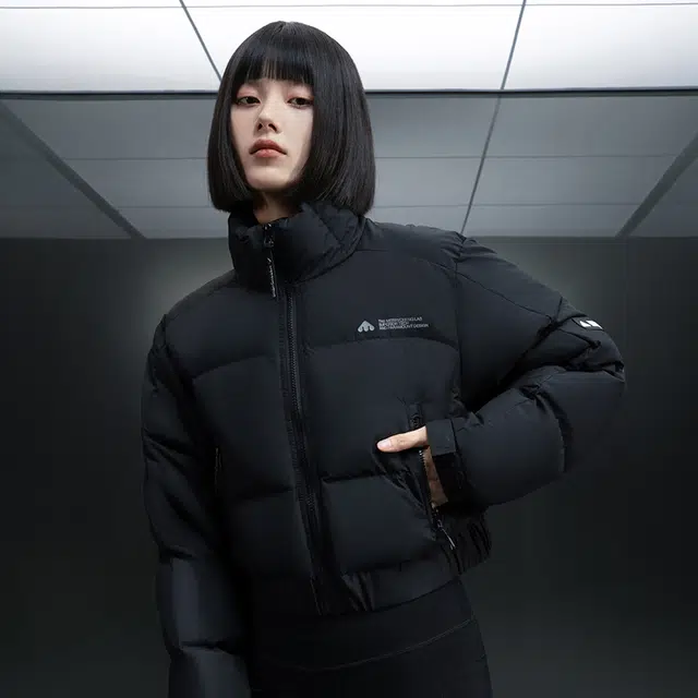 美力城 时尚潮流轻暖短款立领三防面料白鹅绒外套设计感高级感舒适百搭休闲长袖保暖锁温秋冬羽绒服 女款