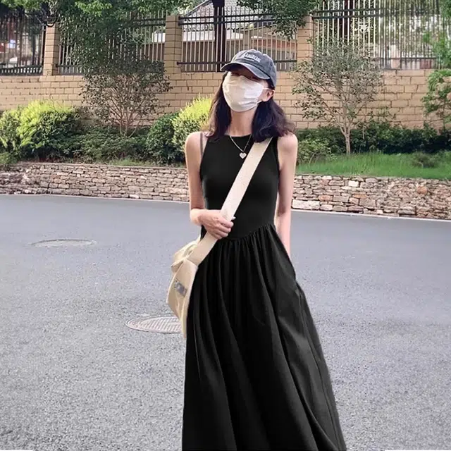 美力城 法式收腰修身气质高级感纯色圆领套头小众拼接长款无袖连衣裙 女款 黑色