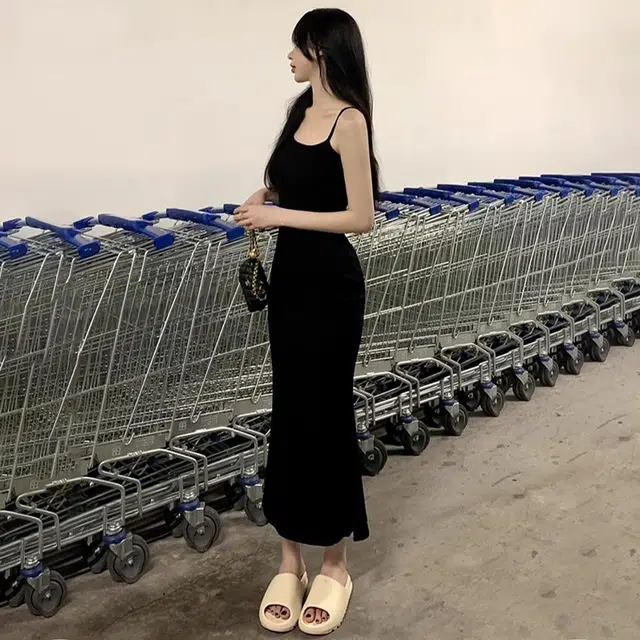 美力城 美式性感纯欲修身收腰包臀无袖裙子纯色显气质吊带连衣裙 女款