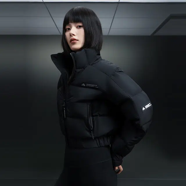 美力城 时尚潮流轻暖短款立领三防面料白鹅绒外套设计感高级感舒适百搭休闲长袖保暖锁温秋冬羽绒服 女款